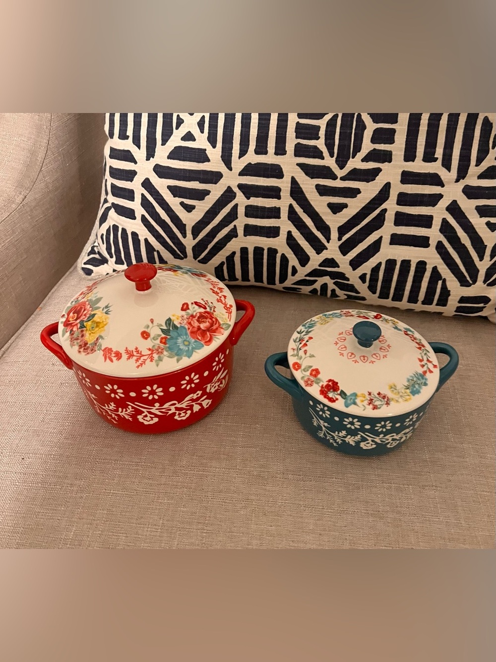Pioneer Woman Set of 2 Ceramic Crocks
